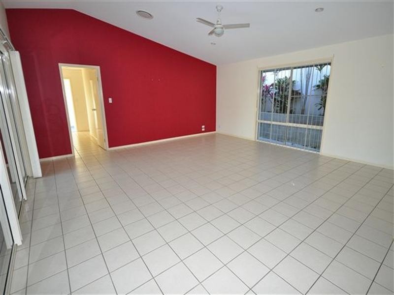 3 Worthing Court, Arundel QLD 4214