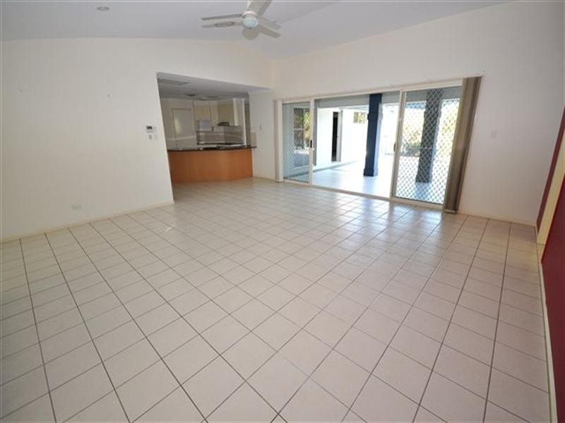3 Worthing Court, Arundel QLD 4214