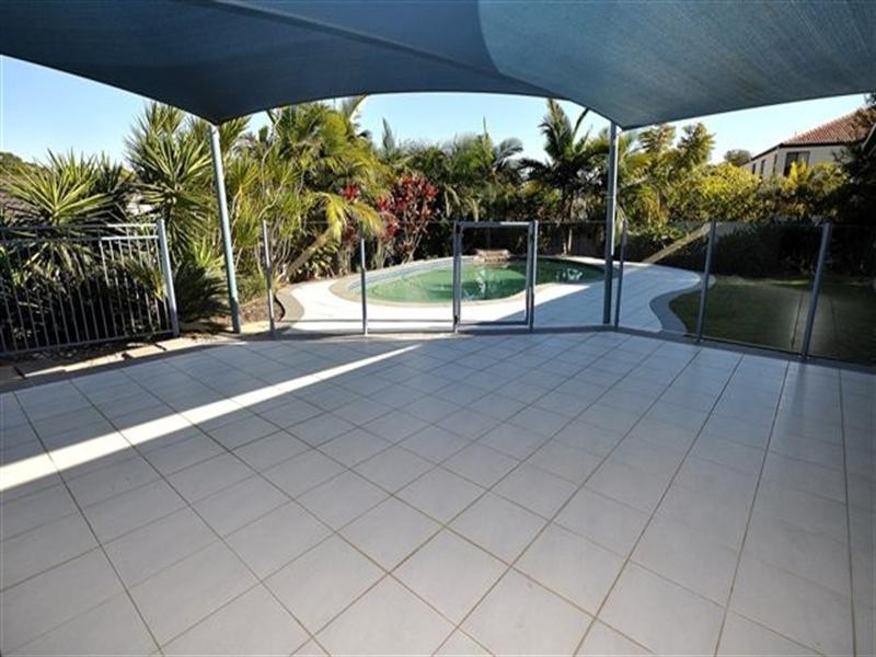 3 Worthing Court, Arundel QLD 4214