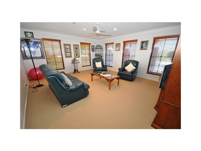 5 Orpington Court, Arundel QLD 4214