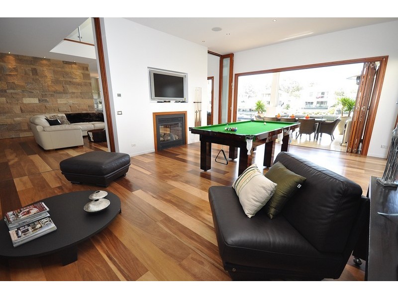 8 North Quay Drive, Biggera Waters QLD 4216