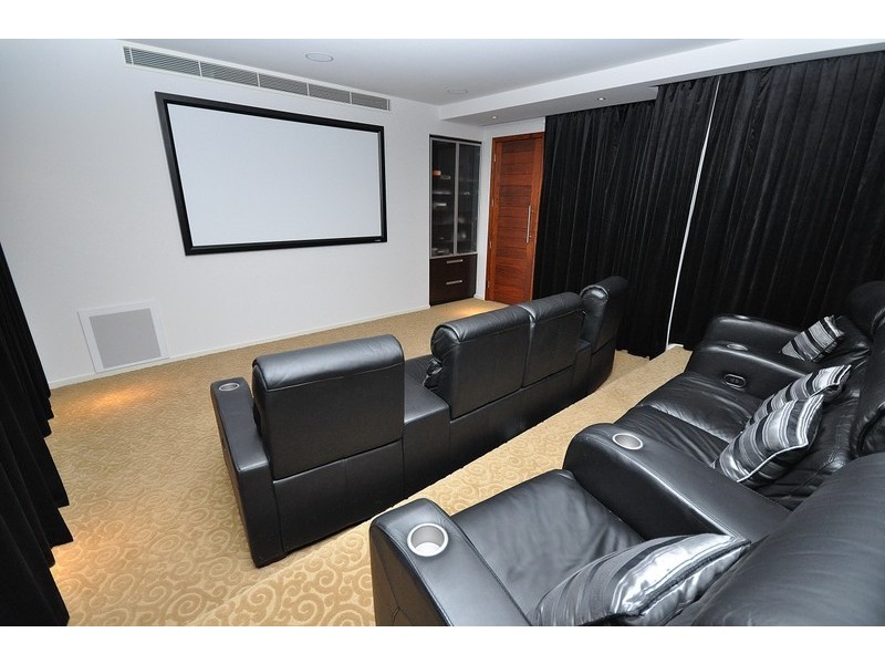 8 North Quay Drive, Biggera Waters QLD 4216