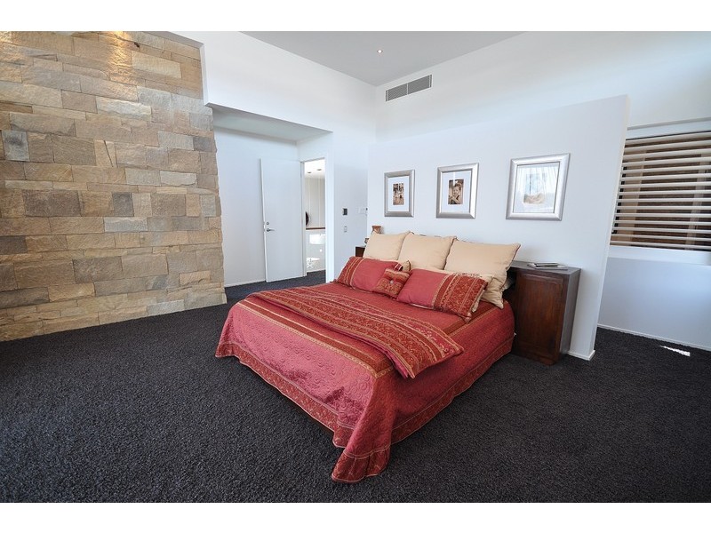 8 North Quay Drive, Biggera Waters QLD 4216