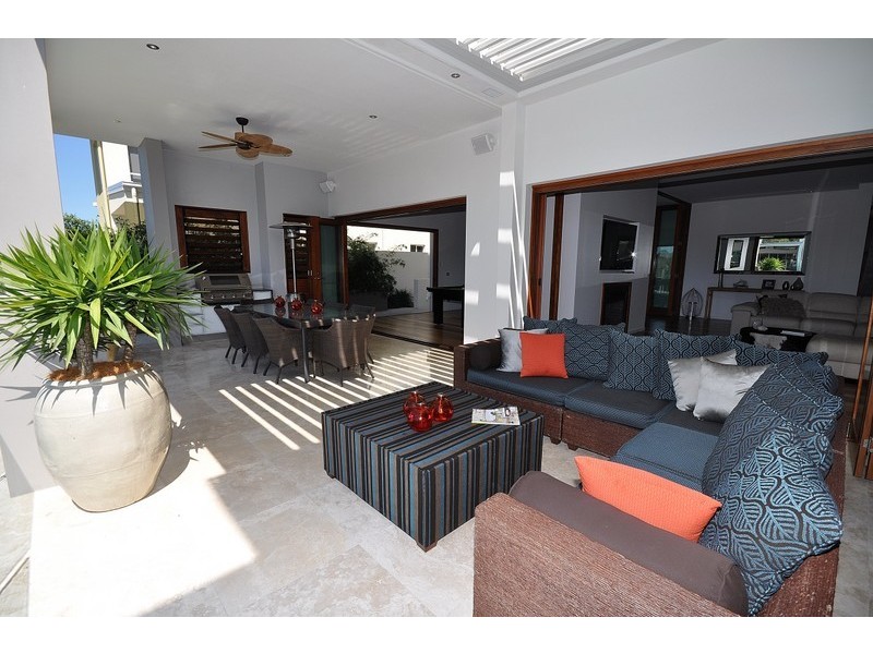 8 North Quay Drive, Biggera Waters QLD 4216