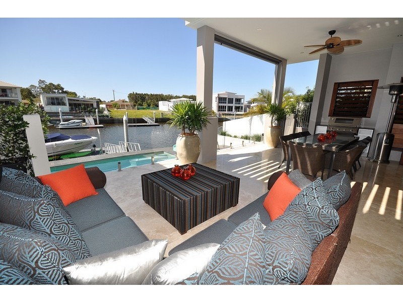 8 North Quay Drive, Biggera Waters QLD 4216