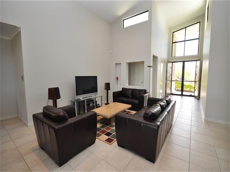 41 Hillary Circuit, Pacific Pines QLD 4211