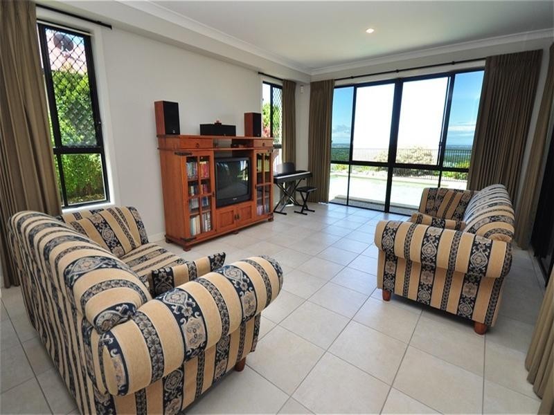 41 Hillary Circuit, Pacific Pines QLD 4211