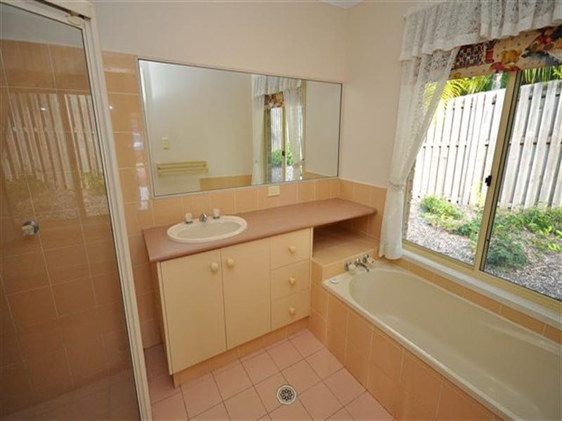 8 Mansfield Court, Parkwood QLD 4214