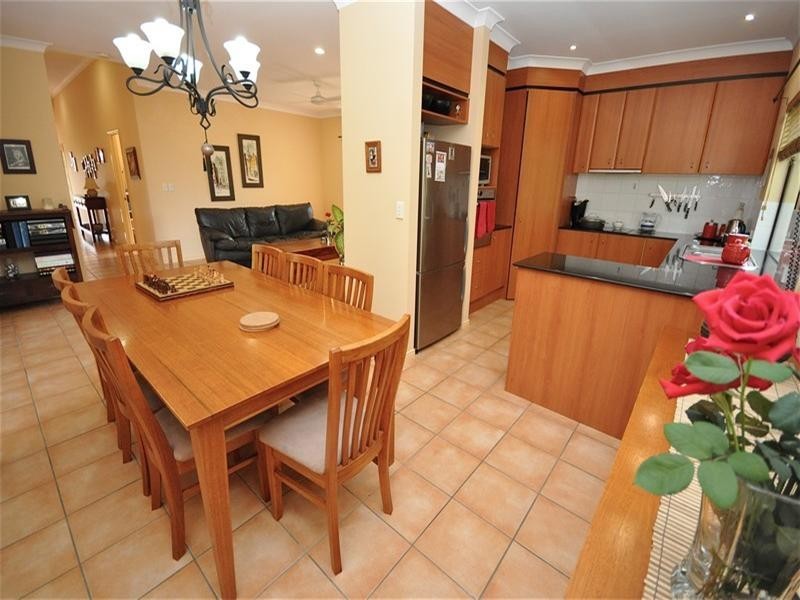 11 Shoreham Chase, Arundel QLD 4214