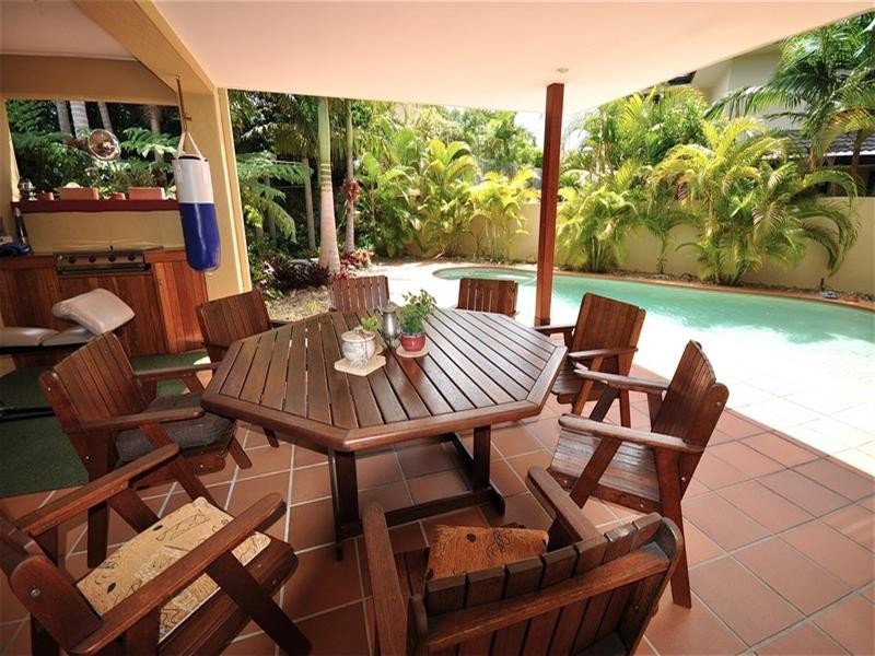 11 Shoreham Chase, Arundel QLD 4214