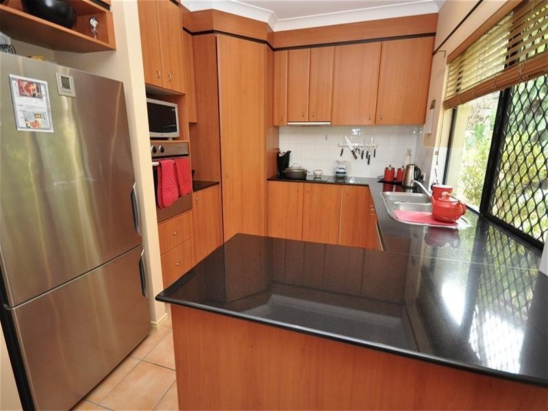 11 Shoreham Chase, Arundel QLD 4214