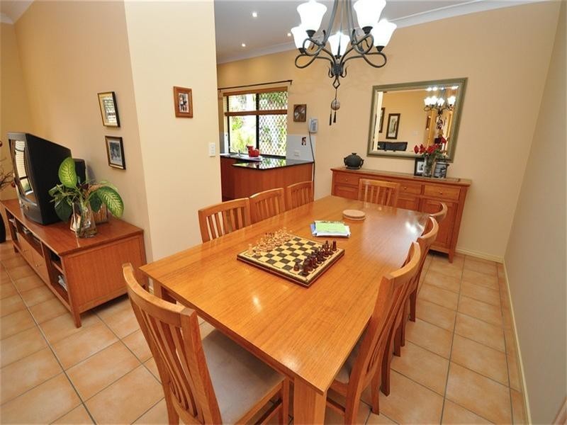 11 Shoreham Chase, Arundel QLD 4214