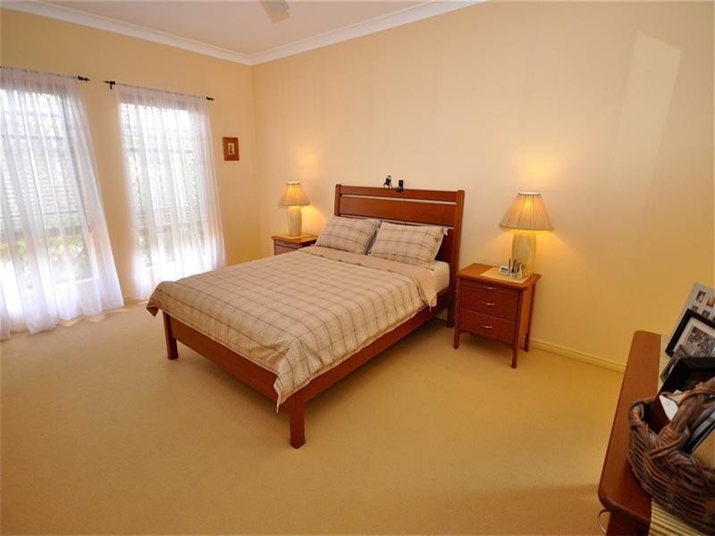 11 Shoreham Chase, Arundel QLD 4214