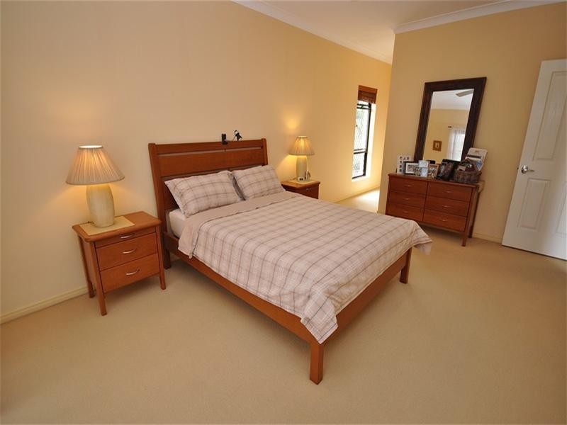 11 Shoreham Chase, Arundel QLD 4214