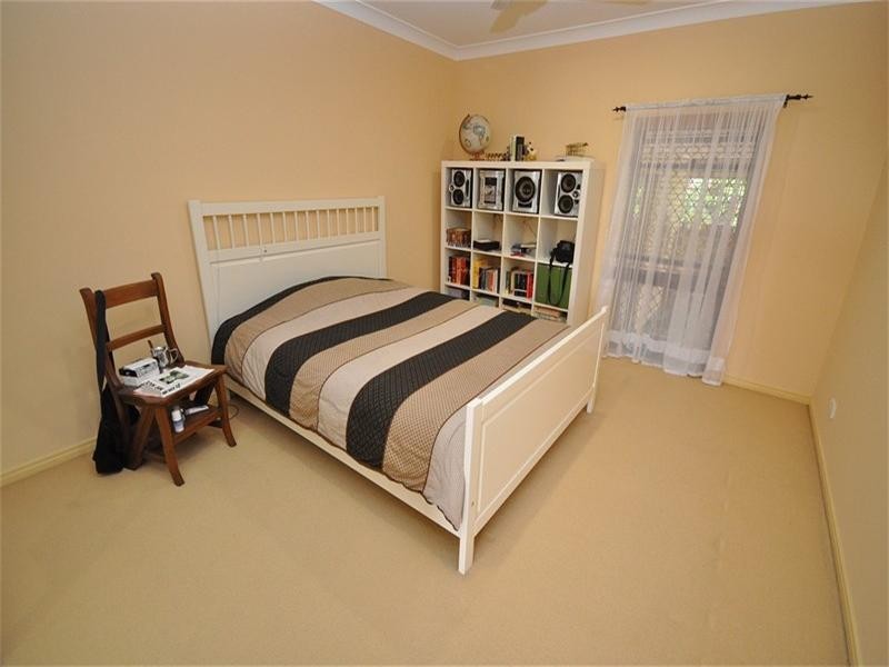 11 Shoreham Chase, Arundel QLD 4214