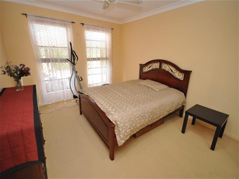 11 Shoreham Chase, Arundel QLD 4214