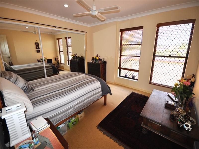 11 Shoreham Chase, Arundel QLD 4214