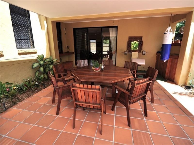 11 Shoreham Chase, Arundel QLD 4214