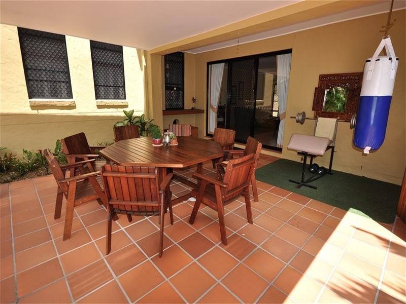 11 Shoreham Chase, Arundel QLD 4214