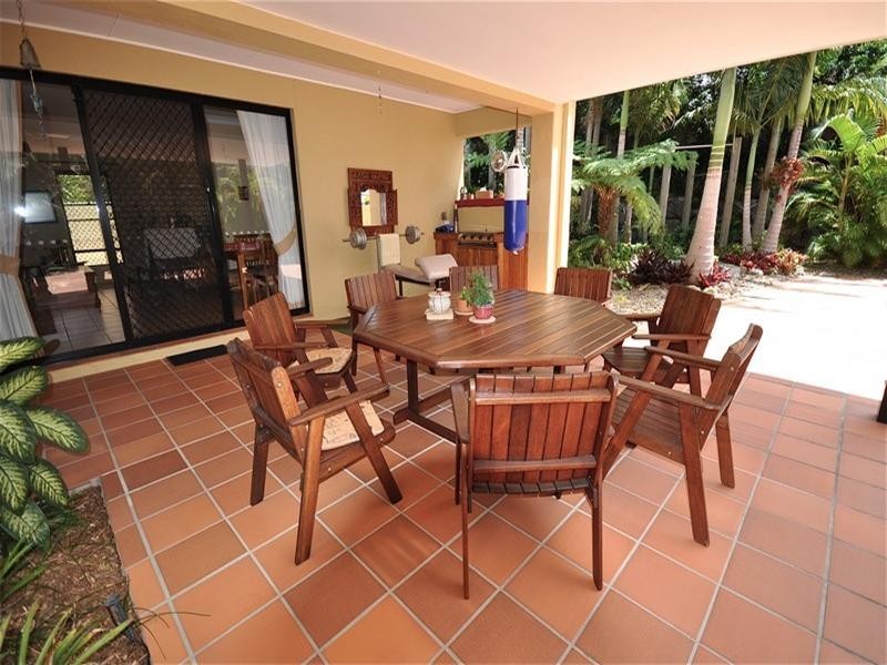 11 Shoreham Chase, Arundel QLD 4214