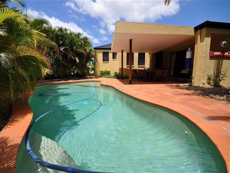 11 Shoreham Chase, Arundel QLD 4214