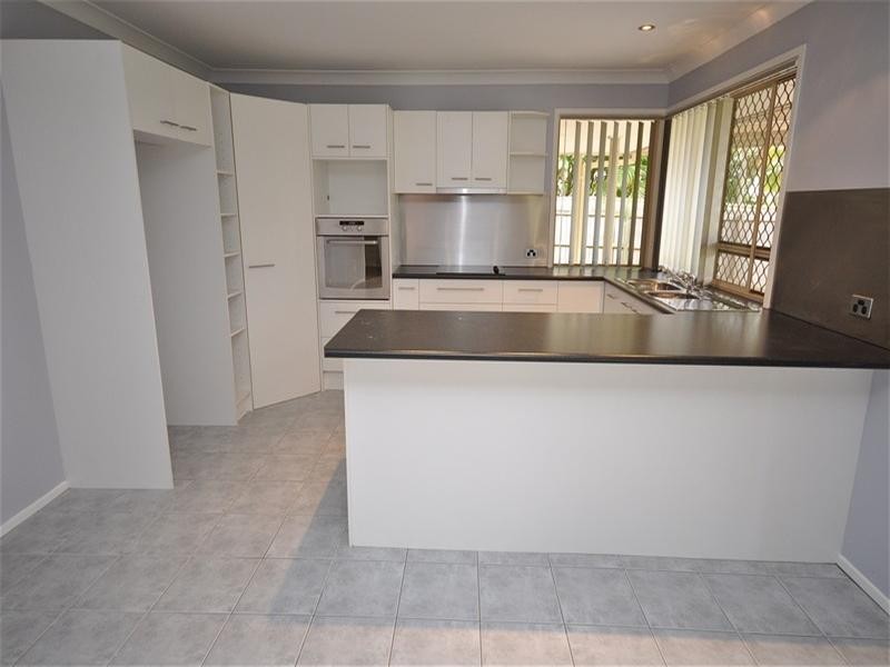 6 Errol Flynn Court, Parkwood QLD 4214