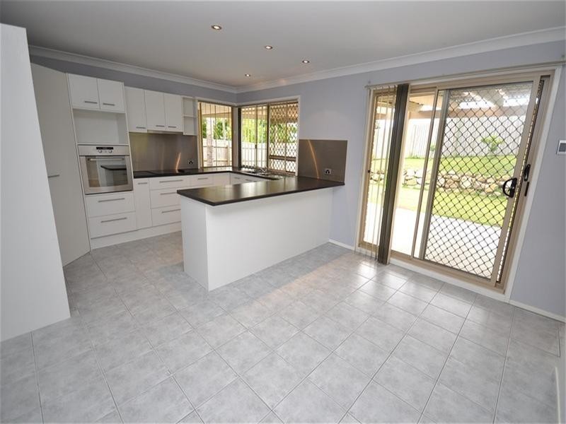 6 Errol Flynn Court, Parkwood QLD 4214