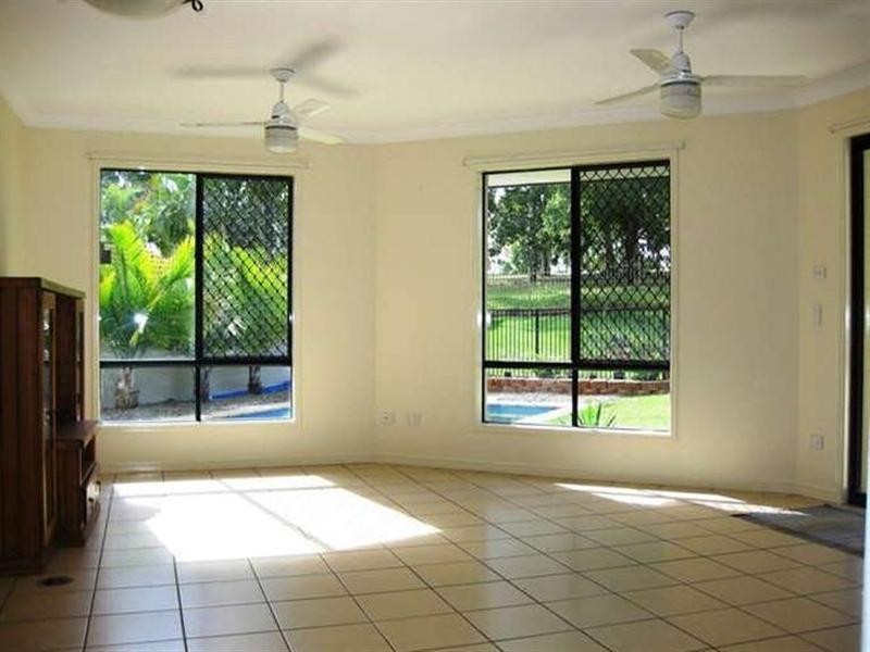 11 Chichester Drive, Arundel QLD 4214