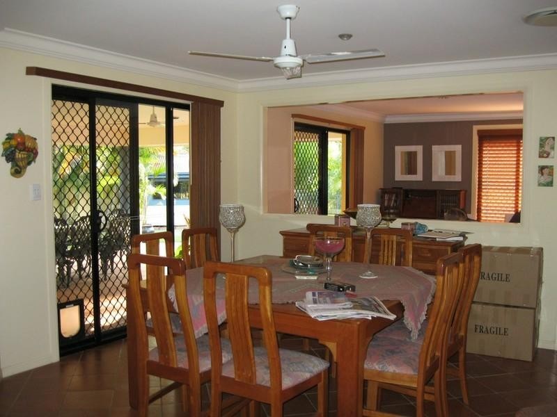 12 Leeds Close, Arundel QLD 4214