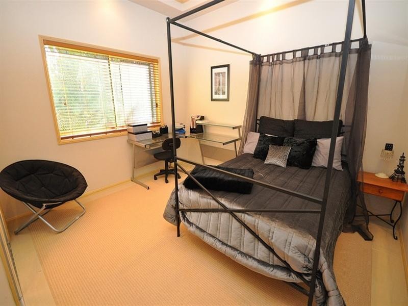 12 Shoreham Chase, Arundel QLD 4214