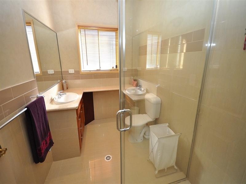 12 Shoreham Chase, Arundel QLD 4214