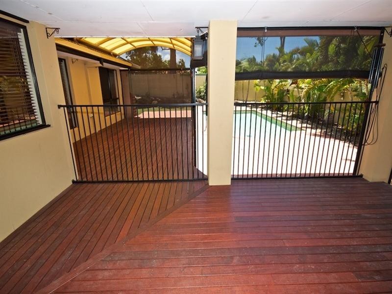 26 Petworth Court, Arundel QLD 4214