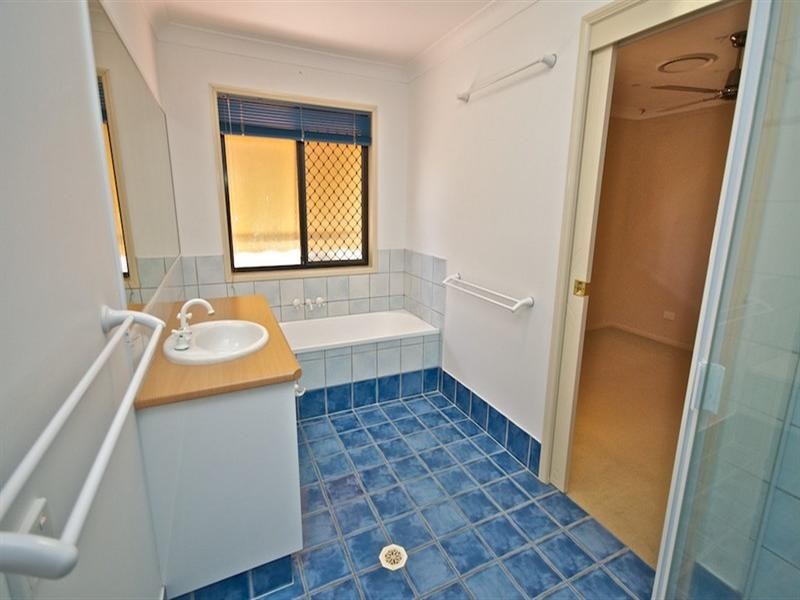 26 Petworth Court, Arundel QLD 4214