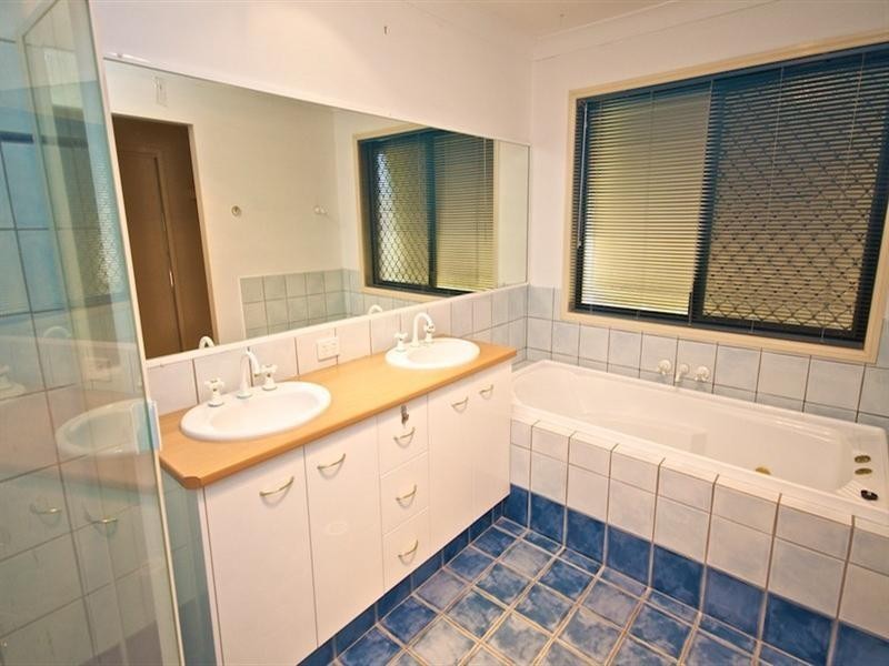 26 Petworth Court, Arundel QLD 4214