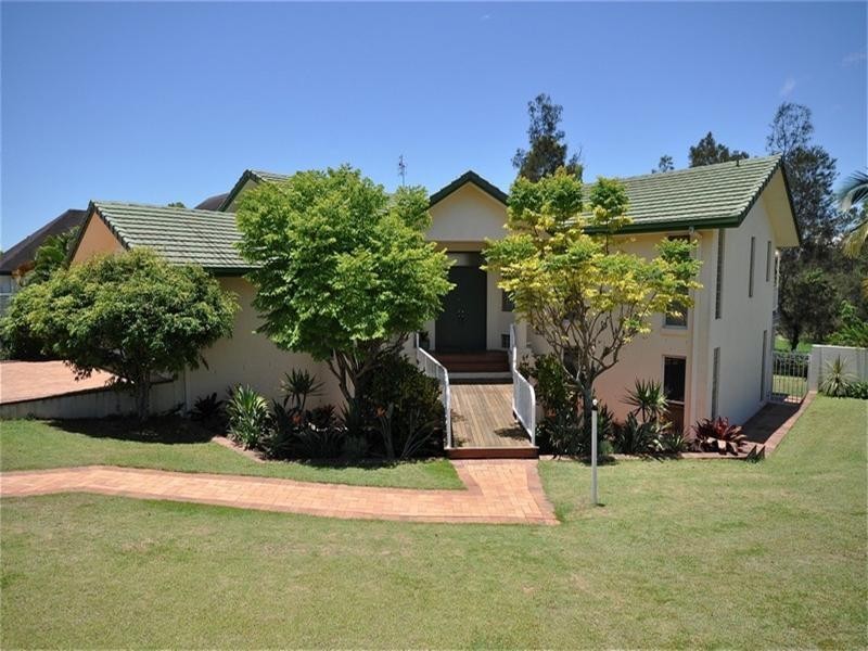 49 Chichester Drive, Arundel QLD 4214