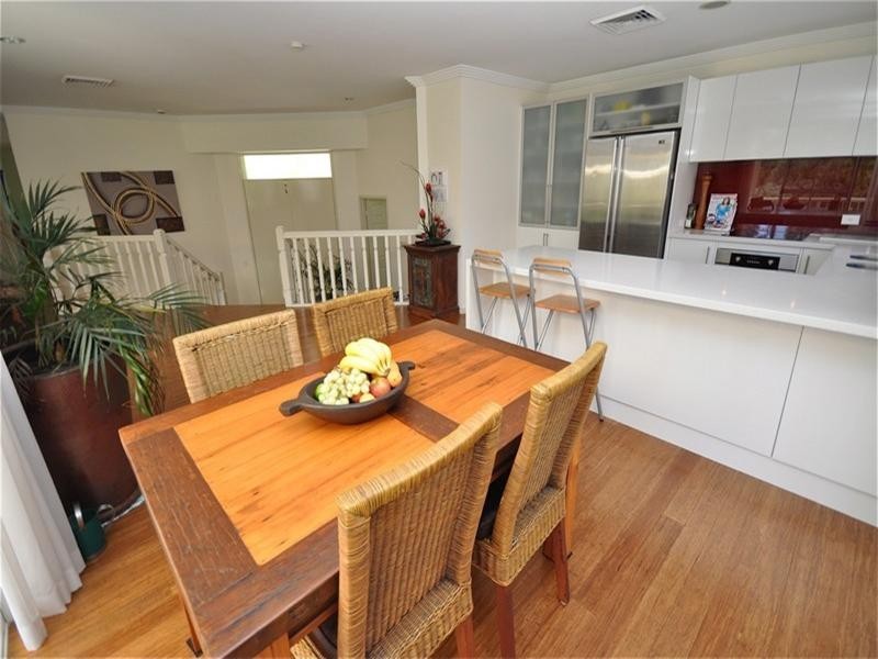 49 Chichester Drive, Arundel QLD 4214