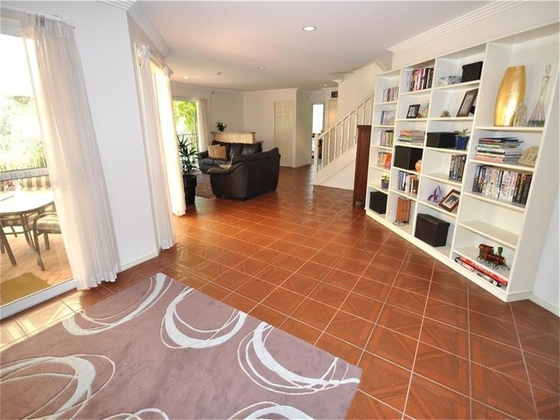 49 Chichester Drive, Arundel QLD 4214