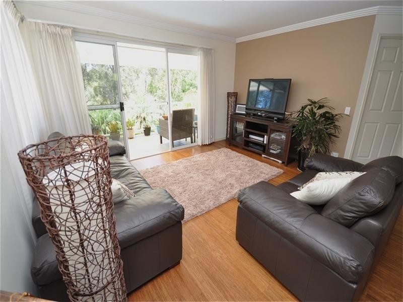 49 Chichester Drive, Arundel QLD 4214