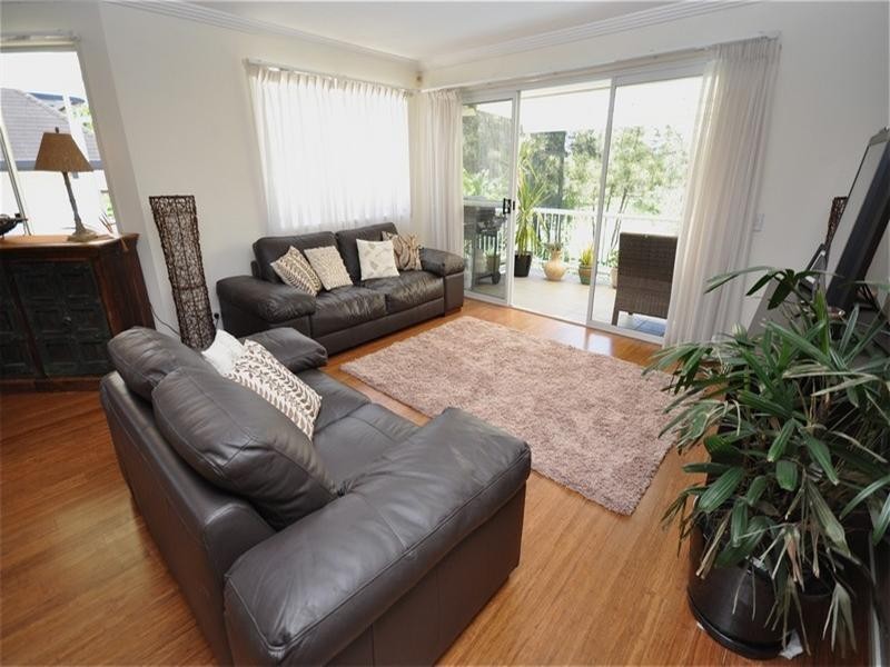 49 Chichester Drive, Arundel QLD 4214