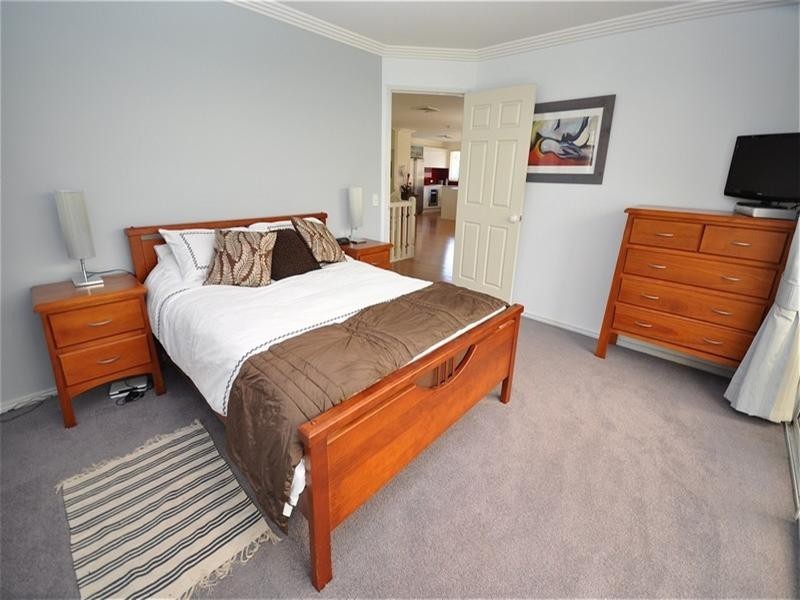 49 Chichester Drive, Arundel QLD 4214