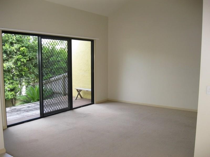 2/18 Norfolk Avenue, Surfers Paradise QLD 4217