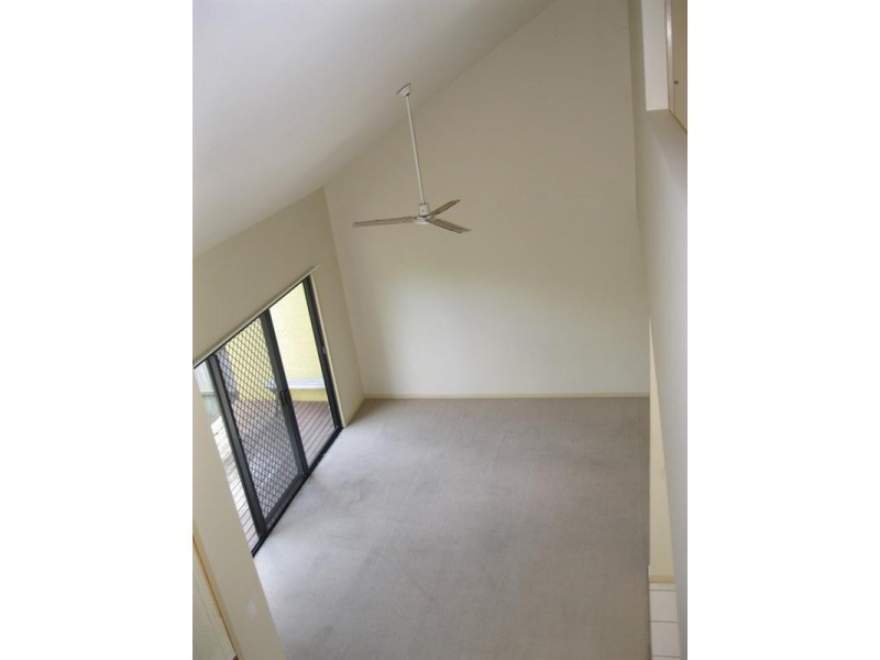 2/18 Norfolk Avenue, Surfers Paradise QLD 4217