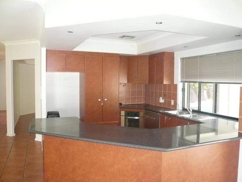 13 Portreeves Place, Arundel QLD 4214