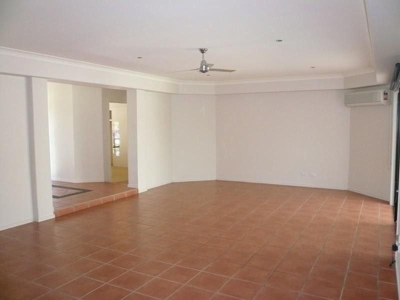 13 Portreeves Place, Arundel QLD 4214