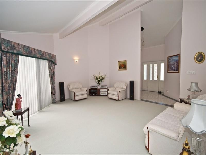27 Fitzalan Circuit, Arundel QLD 4214
