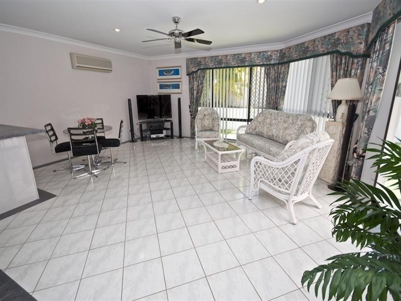 27 Fitzalan Circuit, Arundel QLD 4214