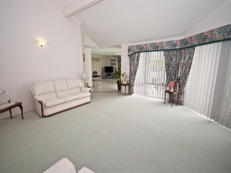 27 Fitzalan Circuit, Arundel QLD 4214