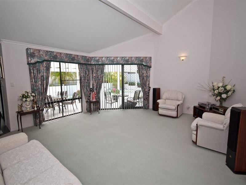 27 Fitzalan Circuit, Arundel QLD 4214