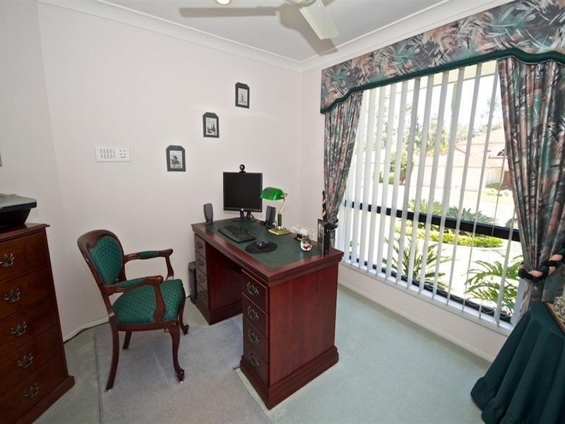 27 Fitzalan Circuit, Arundel QLD 4214