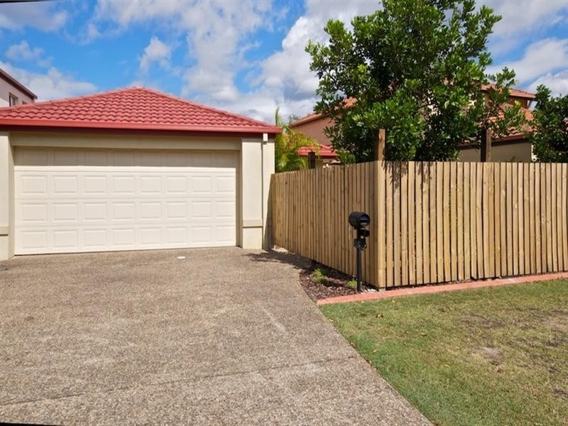 70 Tee Trees Boulevard, Arundel QLD 4214